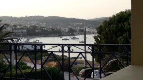 The Swan and the Gull, Porto Rafti yacht harbor apartment